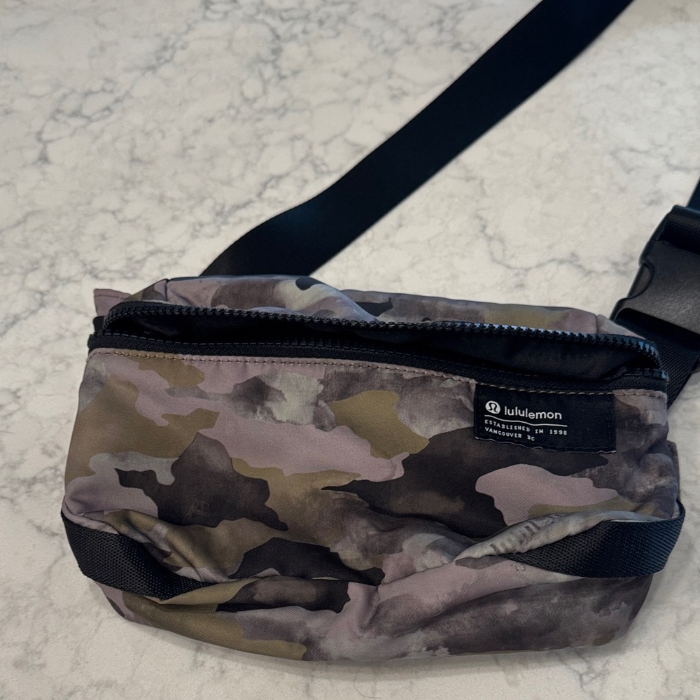 Lululemon camo belt bag. Like new.